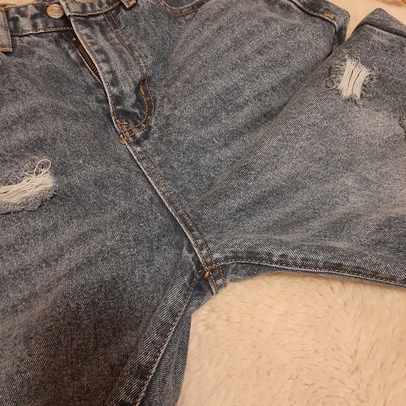 Mom Jeans - Picture 7 of 11